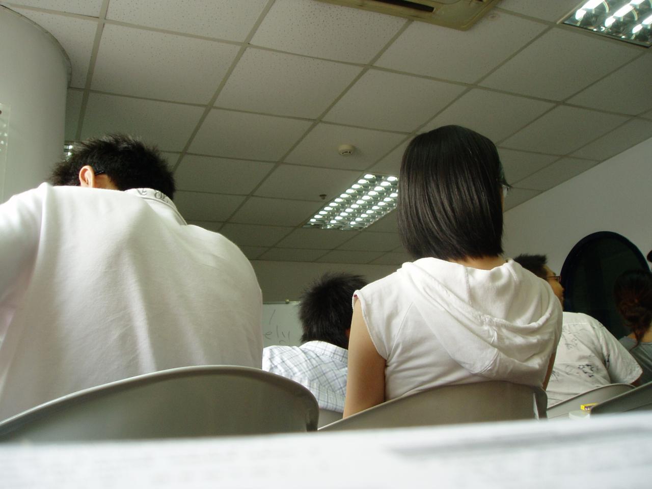 我在环亚西文现代英语试听的感受 - 橙衣少年 - 跟着我勇敢地走下去