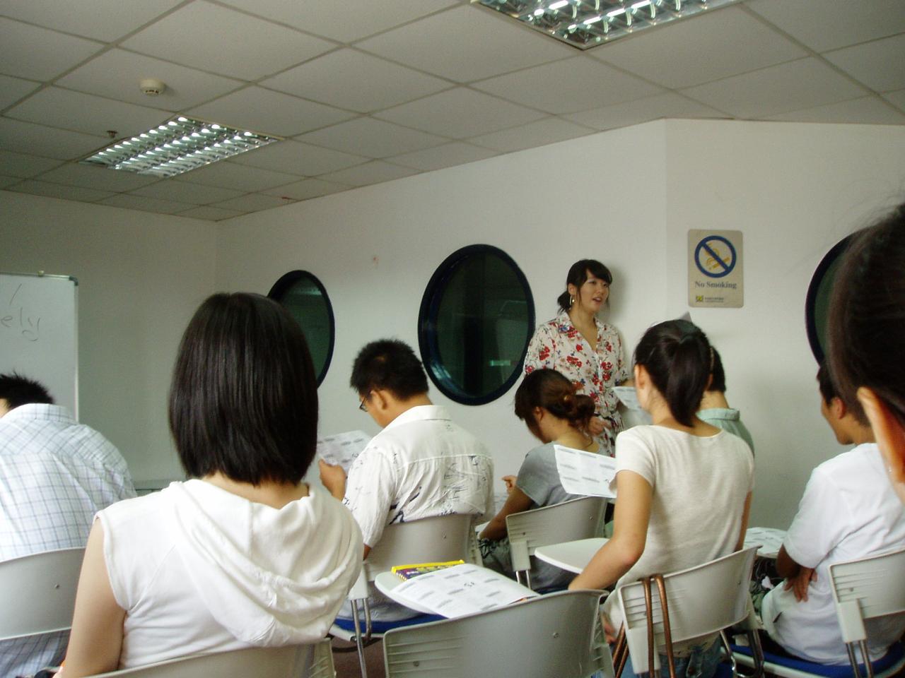 我在环亚西文现代英语试听的感受 - 橙衣少年 - 跟着我勇敢地走下去